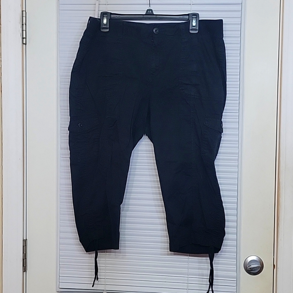 Sonoma Black cropped pants size 16